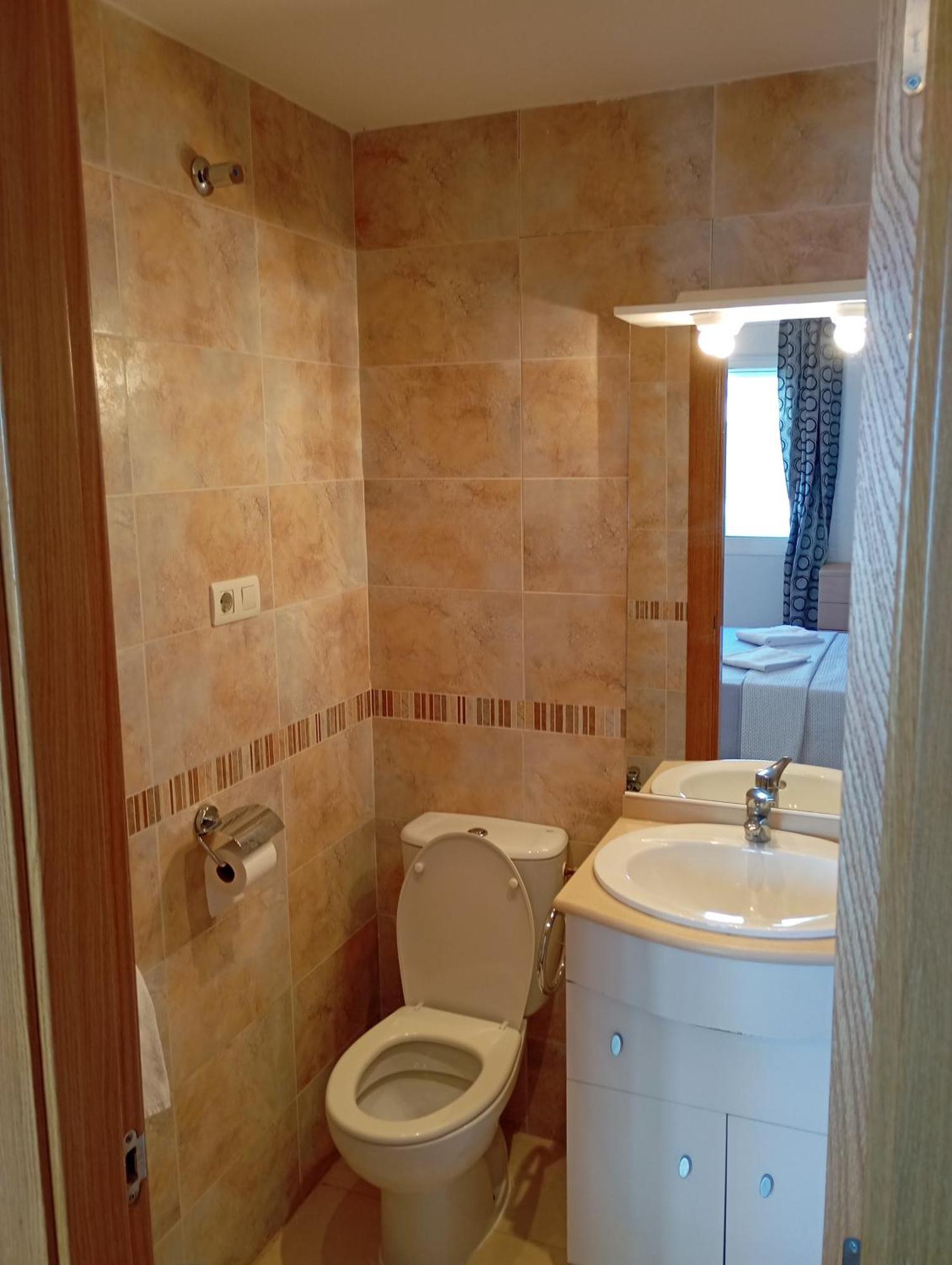 Apartamentos Danesp-Playa De Les Amplaries Marina Dor- Frontales Al Mar أوروبيسا ذيل مار المظهر الخارجي الصورة